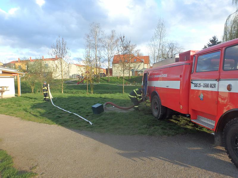 foto 16.jpg - Vcvik probhl u studny Na Kamenn Hrzi - Ptrs a Mrty